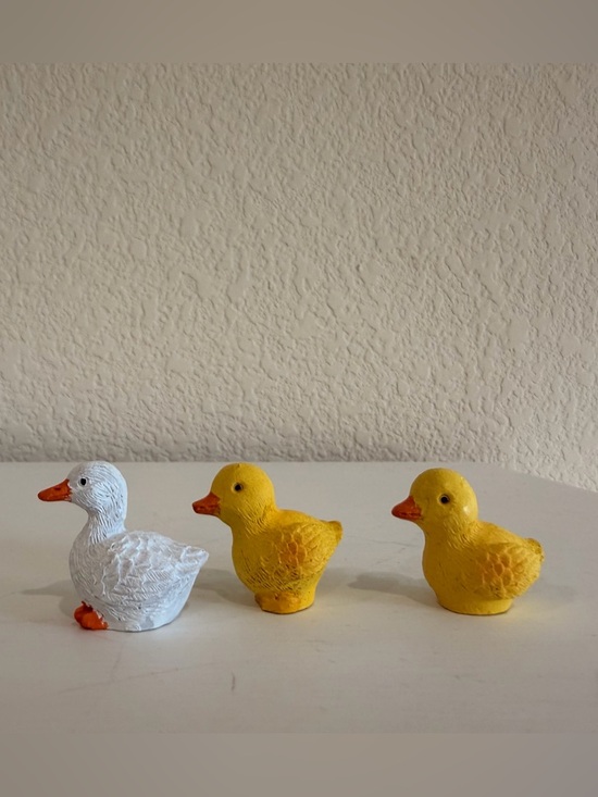 Other - Set of 3 Duck Figurines - White + Yellow